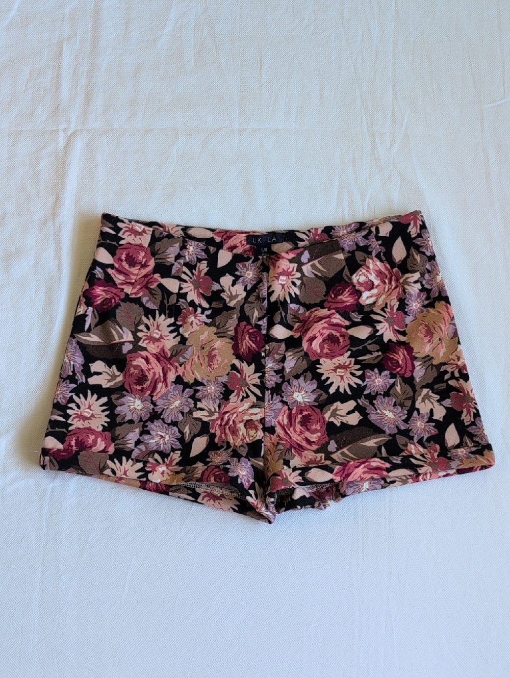 UK2LA women's soft touch floral shorts with rolled hem size large L/G